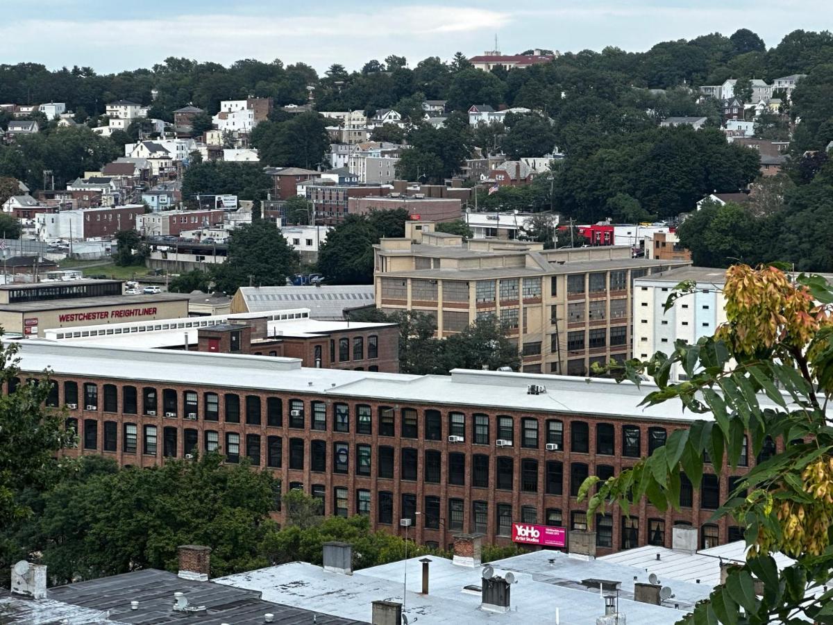 4-A Diamond In Yonkers Hotell Eksteriør bilde